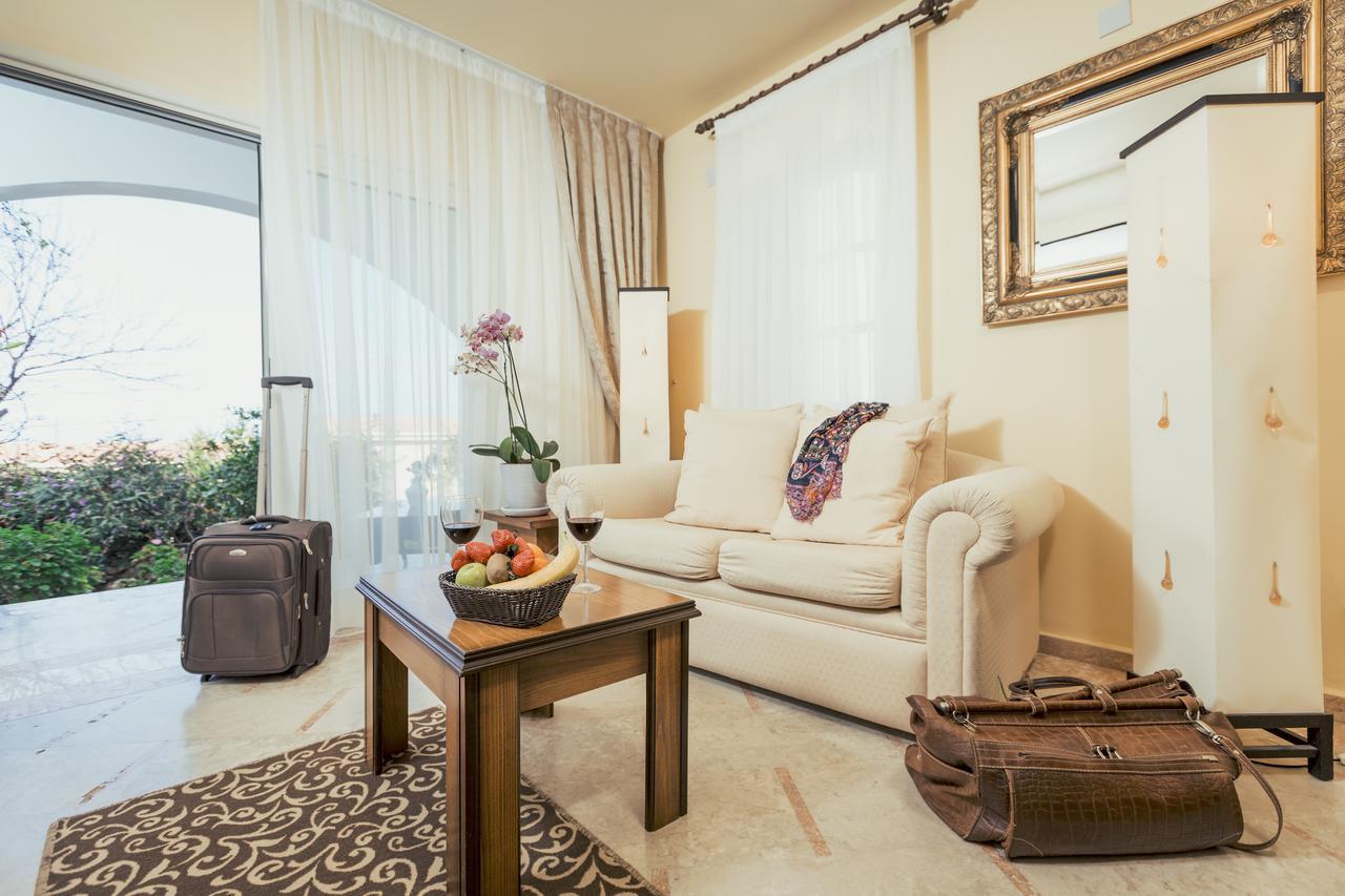 Bellapais Gardens Hostel Ngoại thất bức ảnh